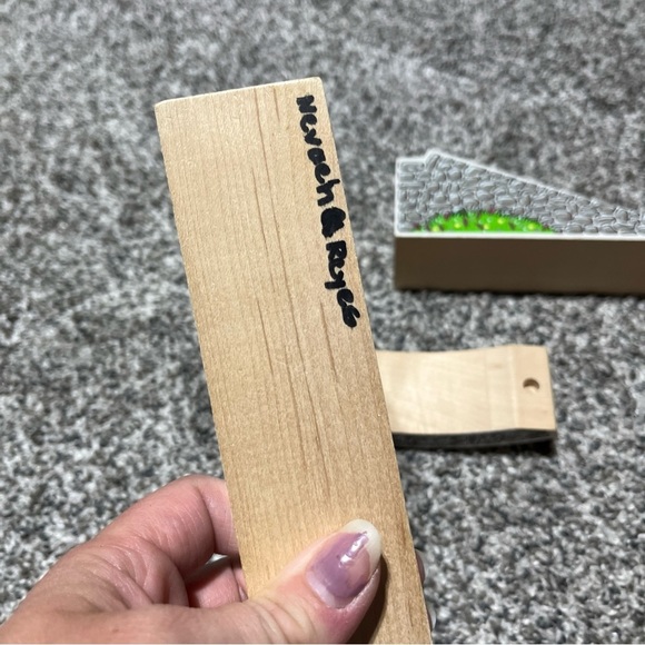 Thomas & Friends Wooden Railway Train 3-Piece Maron Arched Stone Bridge Gray - Picture 9 of 9